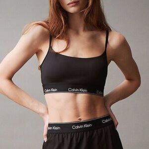 CALVIN KLIEN | Black Sports Bra
